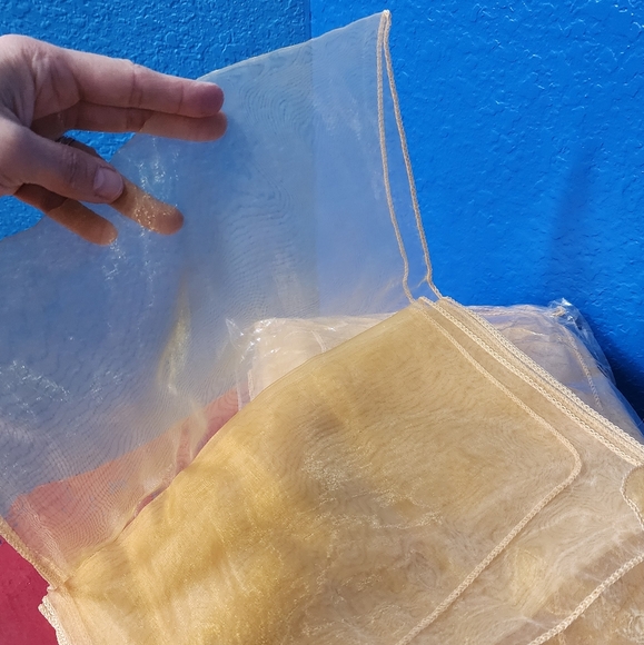 Gold organza table runners (bundle of 10) - Picture 8 of 9